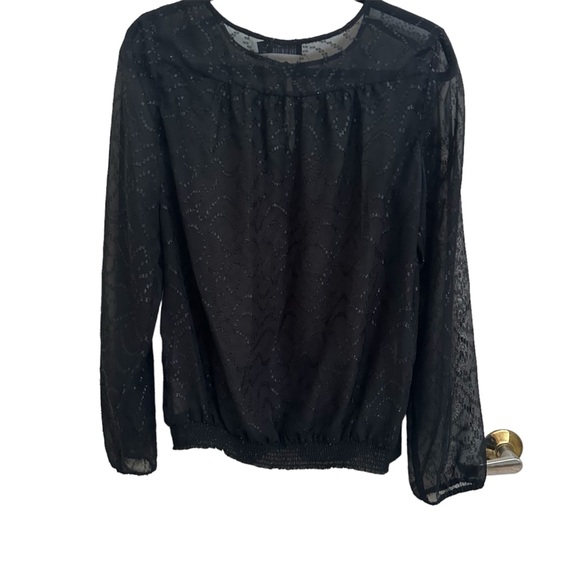The Limited Black Sheer Blouse w/ Top Button Detail in Size Medium - Picture 5 of 6